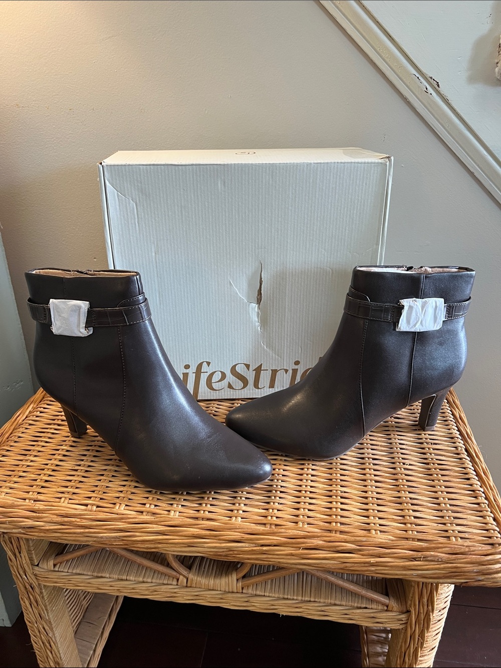 NWT! Life Stride Brown Leather Booties 9.5